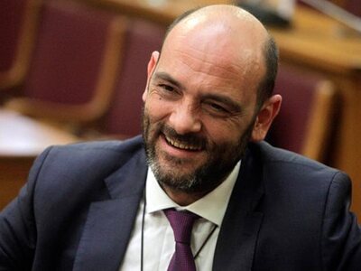 Στα Ψηλαλώνια, στο ηλιακό ρολόι η κεντρι...