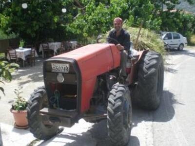 Και παπάς και... ζευγάς! 