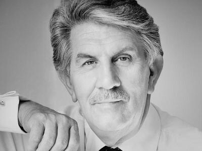 Εγκαινιάζει εκλογικό κέντρο ο Στάθης Θεο...