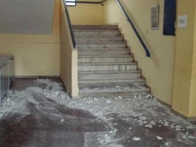 Έπεσε η οροφή σχολείου στο Ωραιόκαστρο!-...