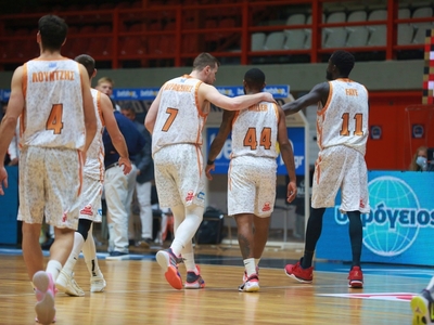 ΠΑΡΑΚΟΛΟΥΘΕΙΣΤΕ ζωντανά την αναμέτρηση τ...