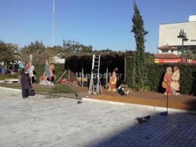 Πάτρα: Ακόμα... στήνεται η Φάτνη στην Τρ...