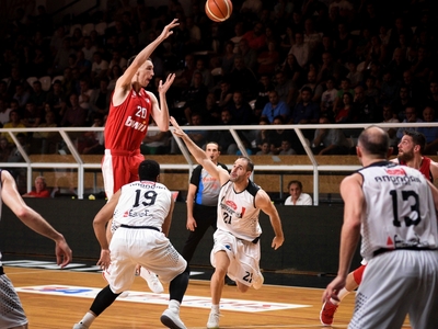 ΠΑΡΑΚΟΛΟΥΘΕΙΣΤΕ ζωντανά τη «μάχη» του Απ...