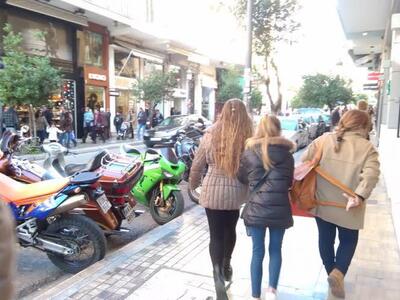 Πάτρα: To ωράριο λειτουργίας των καταστη...