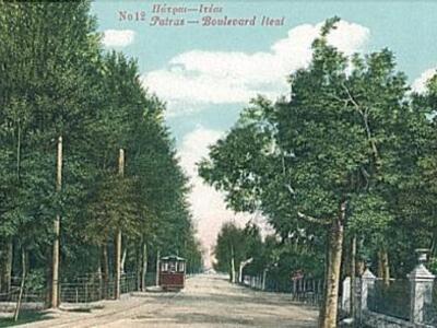 Συρμός του τραμ της Πάτρας διέρχεται από...