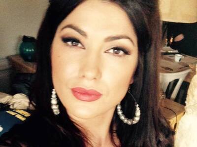 "Βόμβα" από Κλέλια Ρενέση - &q...