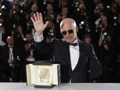 O Ζακ Οντιάρ με τον Χρυσό Φοίνικα.