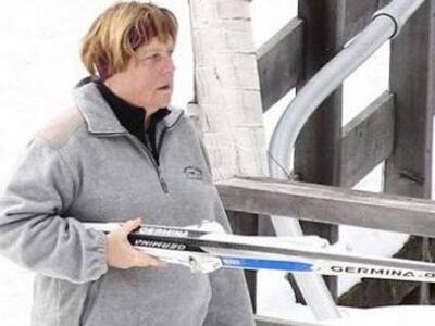 H Mέρκελ με headband, αχτένιστη φράντζα,...