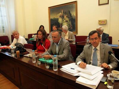 Στην Εξεταστική Επιτροπή για τα ομόλογα ...