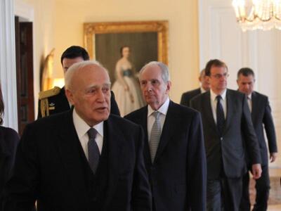 Κάρολος Παπούλιας:"Απαιτούνται γενν...