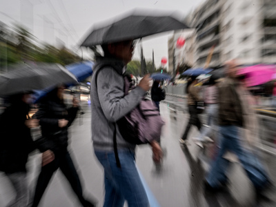 Καιρός: Κακοκαιρία σε δύο κύματα με ισχυ...