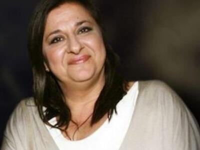 Δείτε την Ελισάβετ Κωνσταντινίδου αγκαλι...