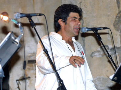 Δεν γεμίζει το Αρχαίο Ωδείο, ούτε με Μπέ...