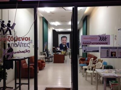 "Παγωνιά" στο εκλογικό κέντρο ...