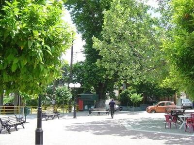 "Βοηθήστε να σώσουμε την πλατεία τη...