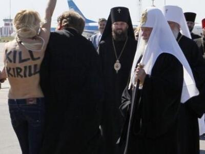 Γυμνόστηθη μπροστά στον Πατριάρχη Κύριλλ...