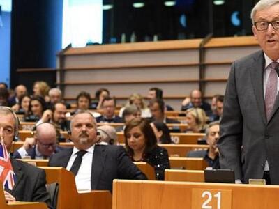 Γιούνκερ σε Φάρατζ στο Ευρωκοινοβούλιο: ...