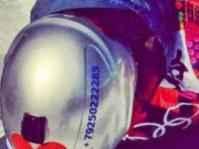 Σότσι: Έγραψε το τηλέφωνο του στο κράνος...