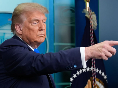 Τραμπ: Απόλυτη εξουσία με τη «βούλα» του...