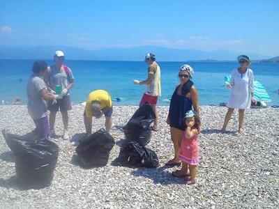 Πάτρα: Εθελοντές καθάρισαν από τα σκουπί...