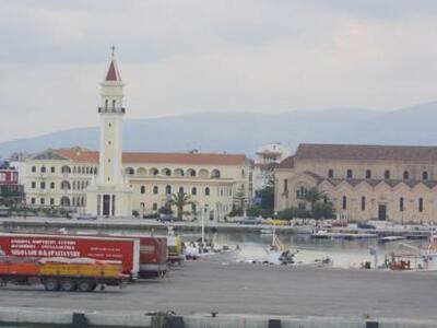 Υπό την προστασία της Αστυνομίας, δημοπρ...