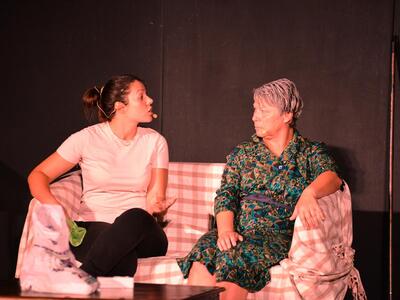 Με επιτυχία η παράσταση «Δυο γυναίκες χο...