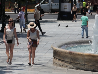 Καιρός σήμερα: Πού θα δούμε 40άρια και καταιγίδες