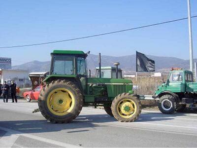 Πάτρα: Με κοφίνια η υποδοχή Σκανδαλίδη α...