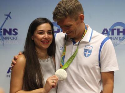 Αυτή είναι η όμορφη σύζυγος του Σπύρου Γ...