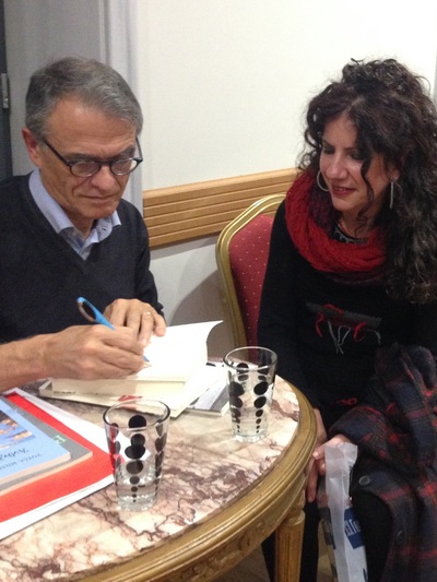 Ο ποιητής με την οικονομολόγο Θεώνη Σούρα 