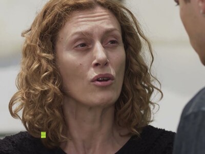 Γη της ελιάς: Η εμφάνιση της Λουκίας στο...