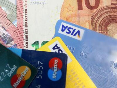 Έρχεται «κούρεμα» χρεών σε Δημόσιο, τράπ...