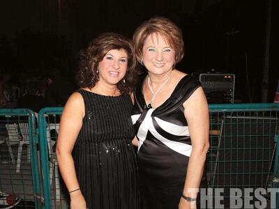 Με την συνέταιρό της Έλσα Παξινού