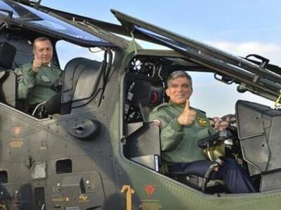 Ερντογάν και Γκιούλ στο κόκπιτ ελικοπτέρου 