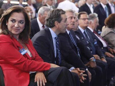 Πυρά Ντόρας στον Σαμαρά που προηγείται