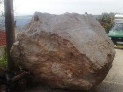 Λούβρο Αρχαίας Ολυμπίας: Βράχος έπεσε στο δρόμο 