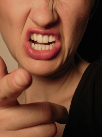 Ο κόσμος έχει πάρα πολλά νεύρα... 