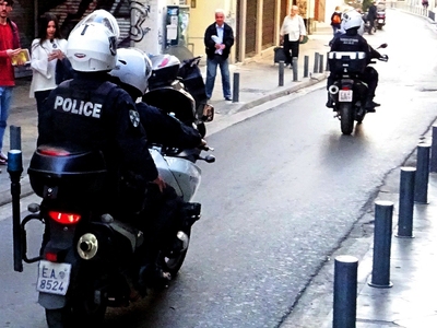 Αχαΐα: Χειροπέδες για ναρκωτικά και...μαχαίρι