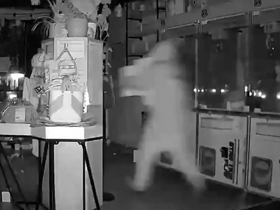 Καλιφόρνια: Η στιγμή που κλέφτες αδειάζο...