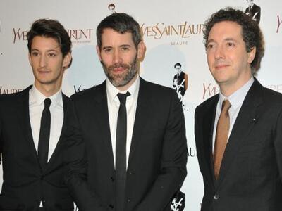 Στην φωτ. από αριστερά οι Pierre Niney, ...