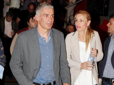 Ο Αντώνης Νικοπολίδης με την σύζυγό του