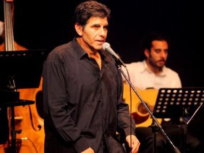 Γιάννης Μπέζος: «Δεν θέλω ούτε αγκαλιές,...