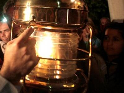 "Πάτησε" Ελλάδα το Άγιο Φως - ...