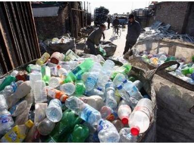 Νέα μονάδα ανακύκλωσης πλαστικών μπουκαλ...