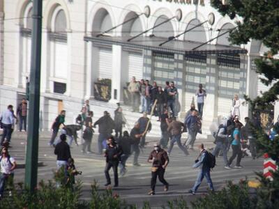 Επεισόδια στο Σύνταγμα με τους αγρότες -...