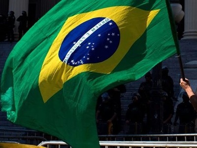 Στις κάλπες προσέρχονται οι Βραζιλιάνοι ...