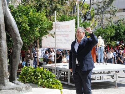 Δ. Κουτσούμπας: Ο κ. Λαφαζάνης σερβίρει ...