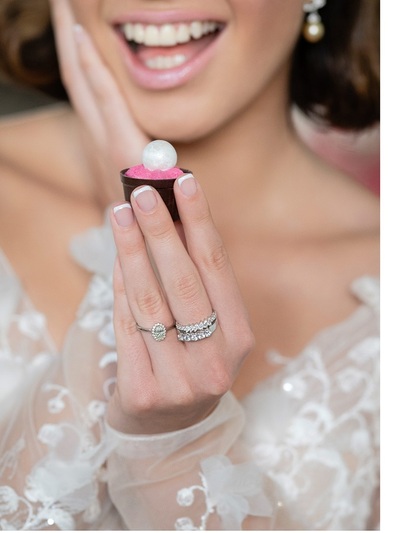 Επάνω δεξιά οβάλ μονόπετρο δαχτυλίδι, λε...