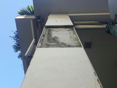 Το σημείο απ οπου ξεκόλλησε το μάρμαρο π...