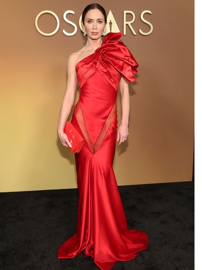 Eμιλι Μπλαντ με Schiaparelli